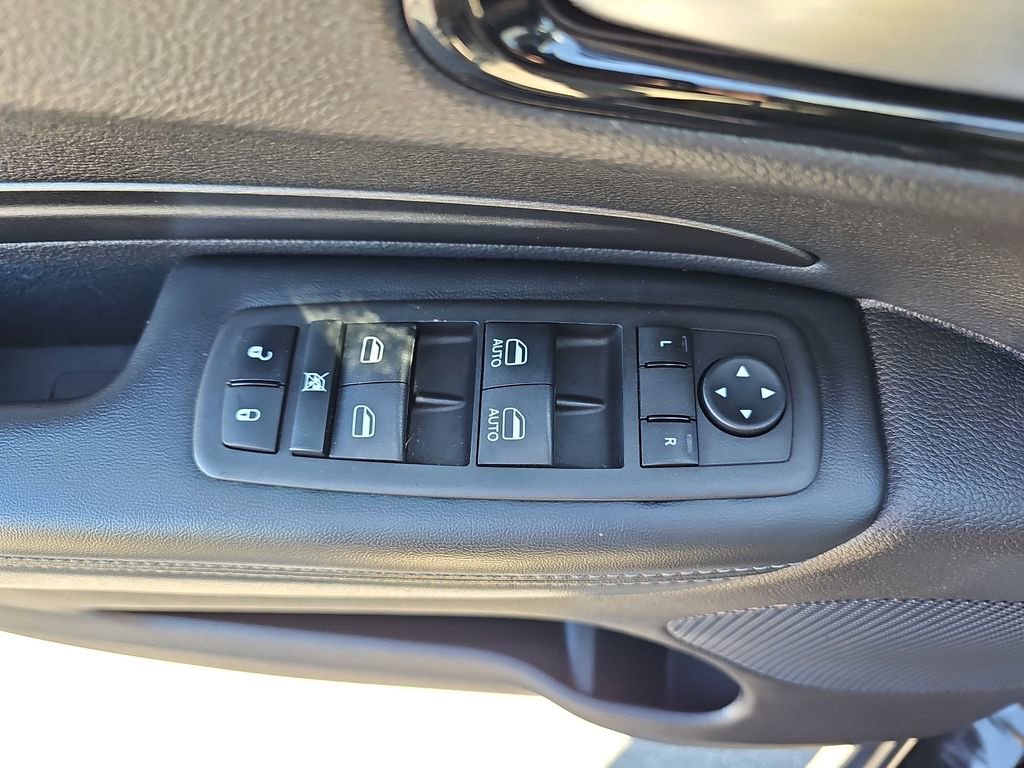 Used 2023 Dodge Durango SXT image 30