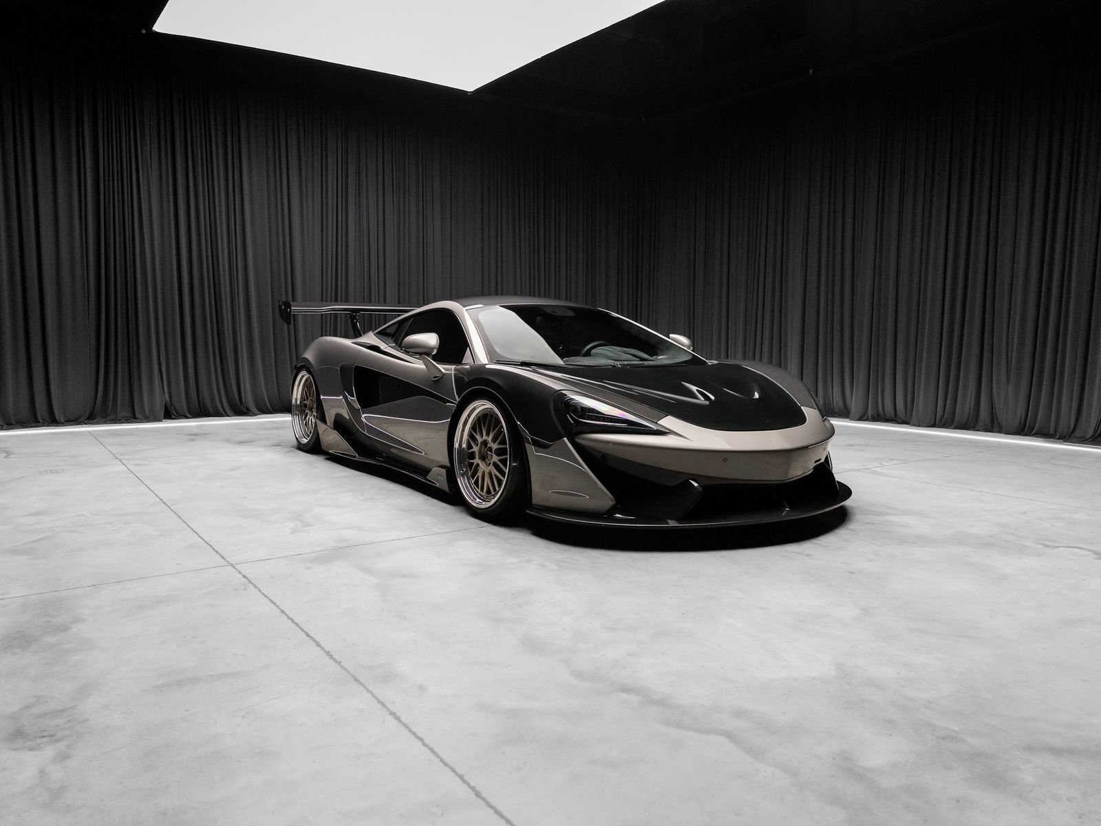 Used 2017 McLaren 570S Coupe RWD image 2
