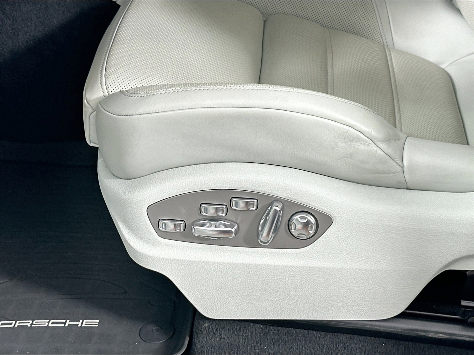 Certified 2022 Porsche Macan GTS image 34