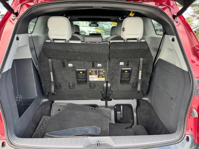 Used 2024 Toyota Sienna XSE FWD image 21