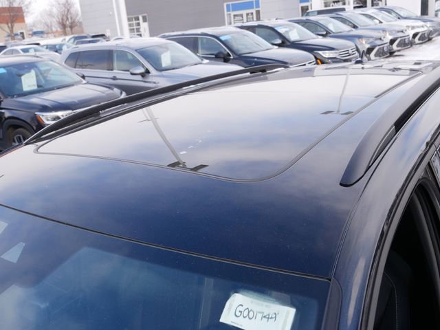 Certified 2024 Volkswagen Tiguan SE R-Line image 11