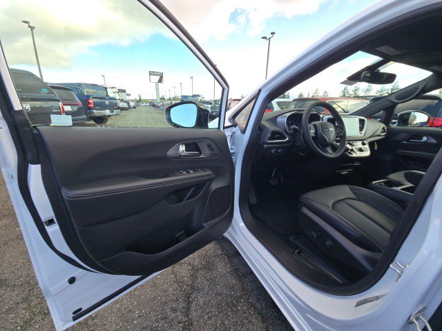 New 2026 Chrysler Pacifica Select w/ S Appearance Package FWD image 23