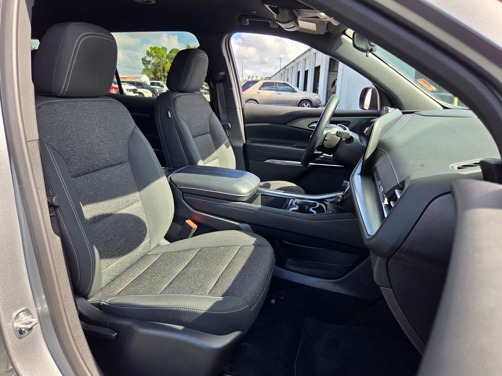 Certified 2025 Chevrolet Traverse LT w/ Midnight/Sport Edition FWD image 18