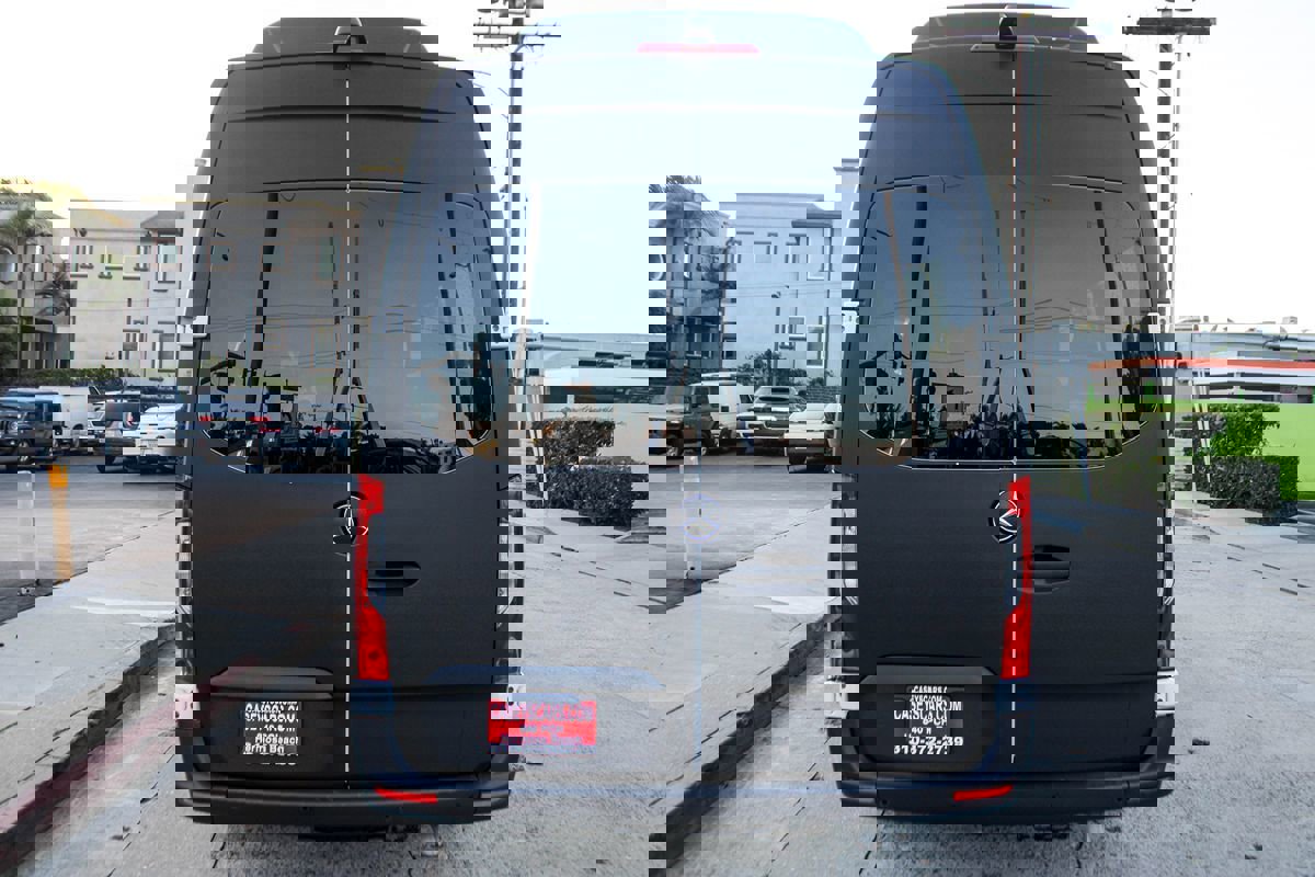 Used 2024 Mercedes-Benz Sprinter 2500 image 4