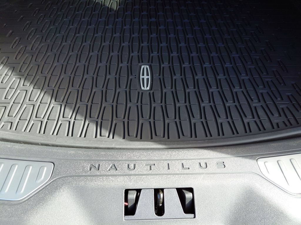 New 2026 Lincoln Nautilus Premier w/ Equipment Group 102A AWD/4WD image 26