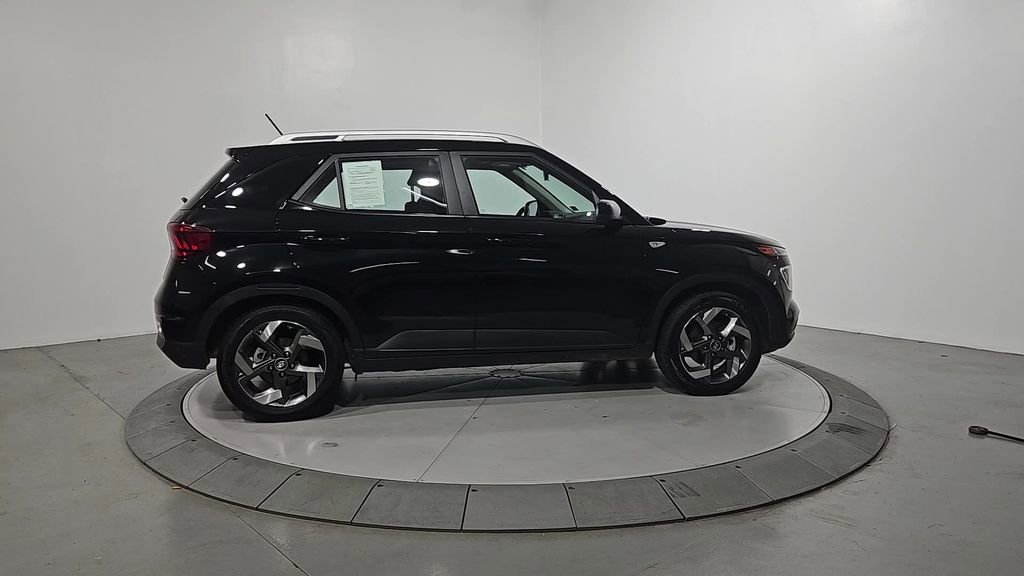Used 2024 Hyundai Venue SEL image 7