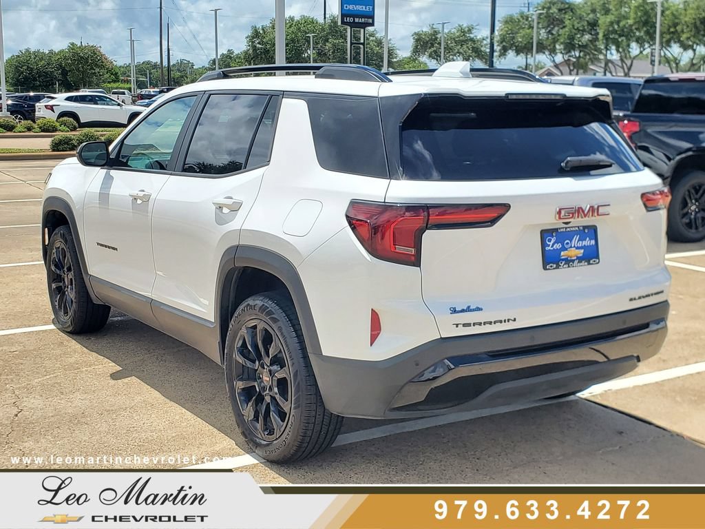 Used 2026 GMC Terrain Elevation w/ Elevation Premium Package FWD image 4