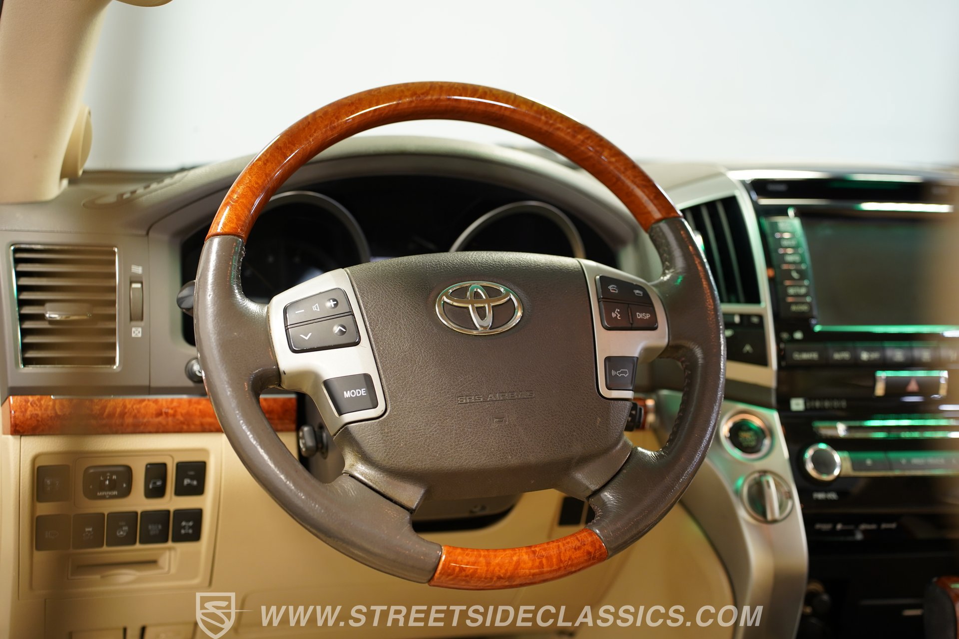 Used 2013 Toyota Land Cruiser AWD/4WD image 39