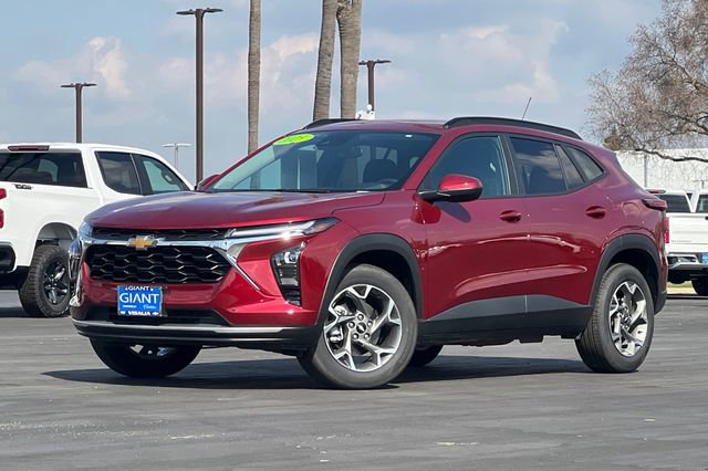 Used 2025 Chevrolet Trax LT w/ LT Convenience Package image 8