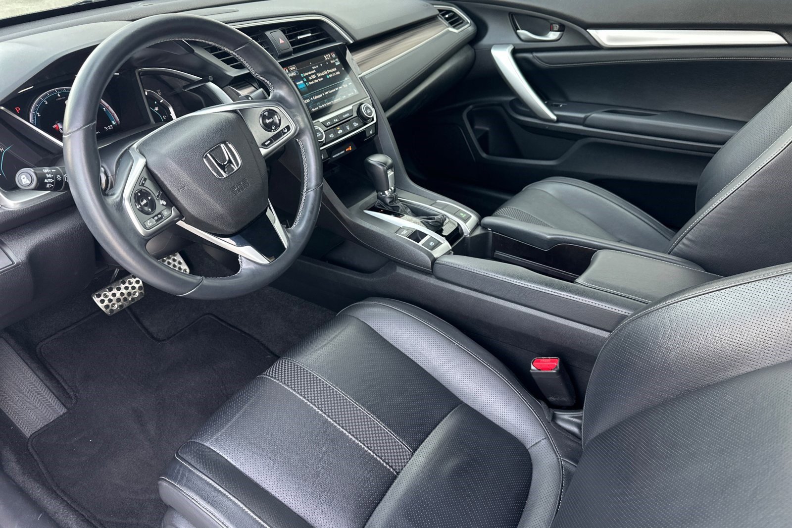 Used 2019 Honda Civic Touring image 11