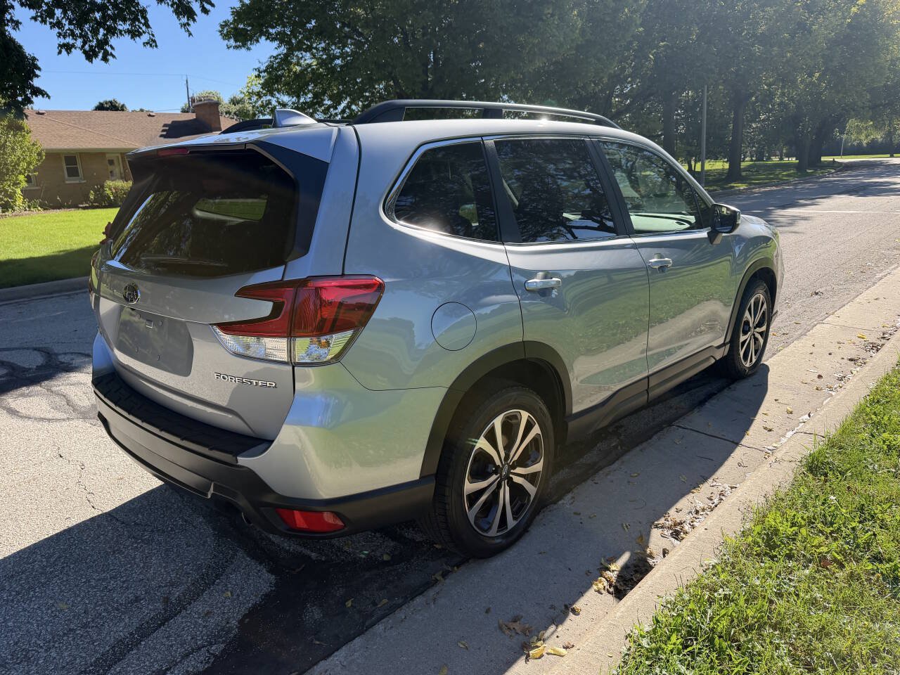 Used 2019 Subaru Forester Limited w/ Popular Package #3 AWD/4WD image 5