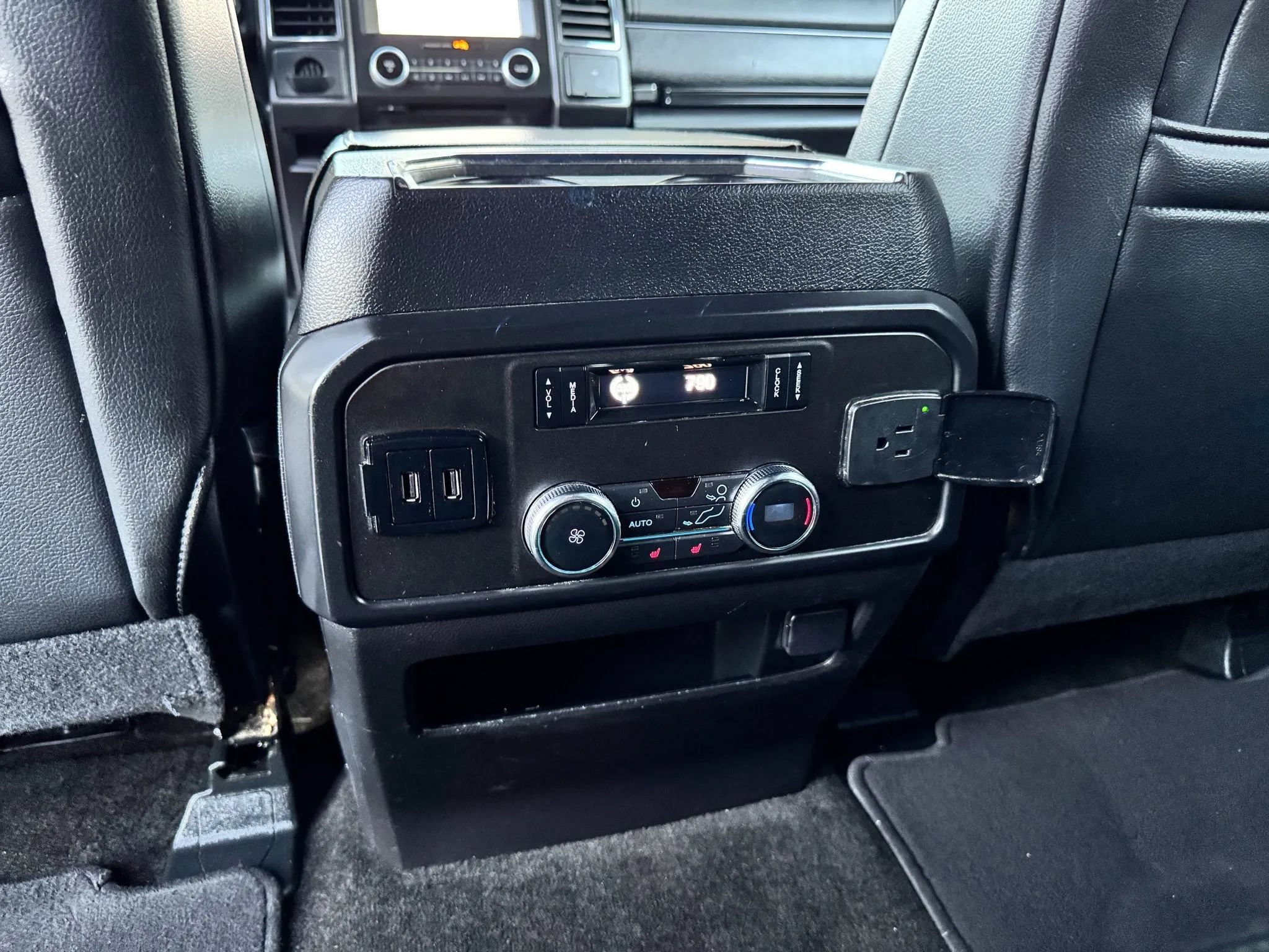 Used 2018 Ford Expedition Limited RWD image 28