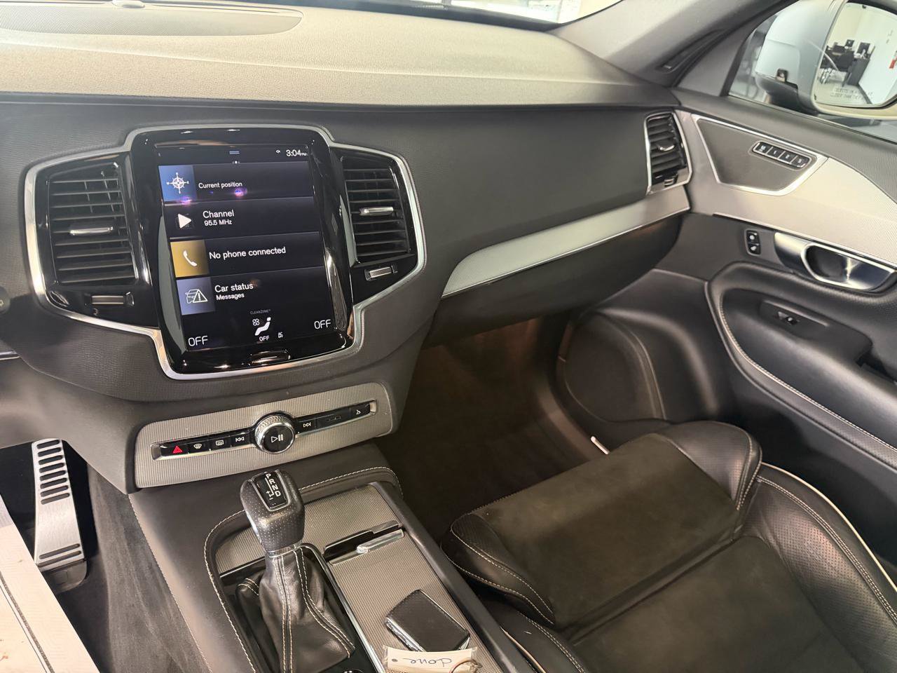 Used 2017 Volvo XC90 T5 R-Design w/ Vision Package FWD image 12