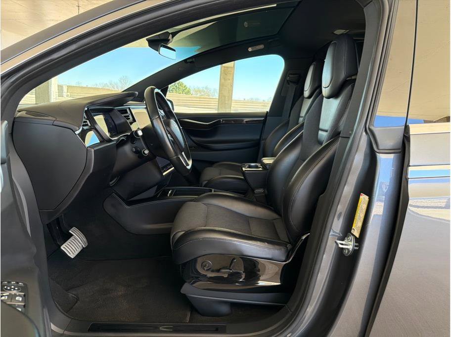 Used 2016 Tesla Model X Performance image 11