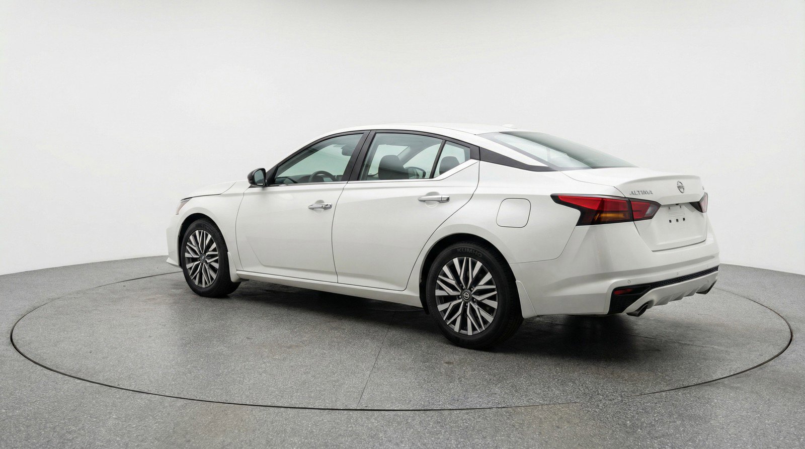 Used 2025 Nissan Altima 2.5 SV FWD image 6