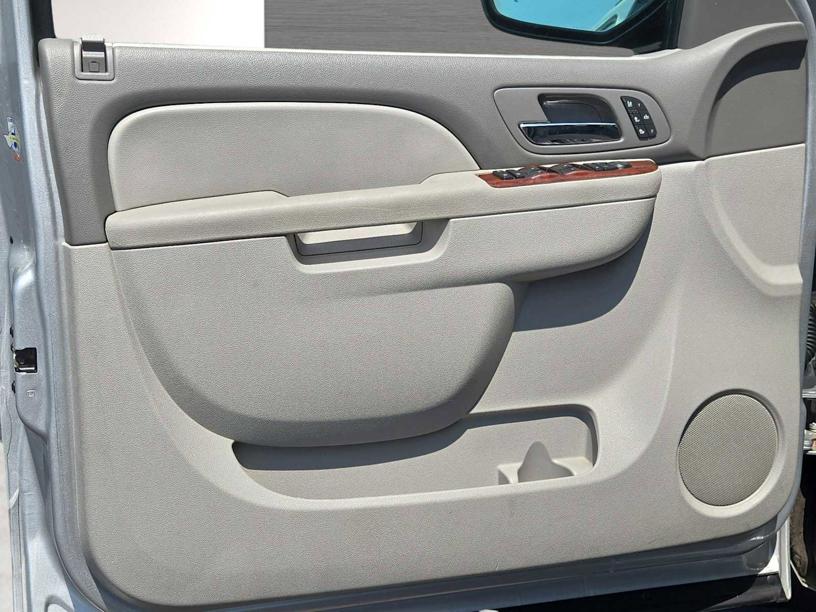 Used 2014 Chevrolet Tahoe LTZ RWD image 19