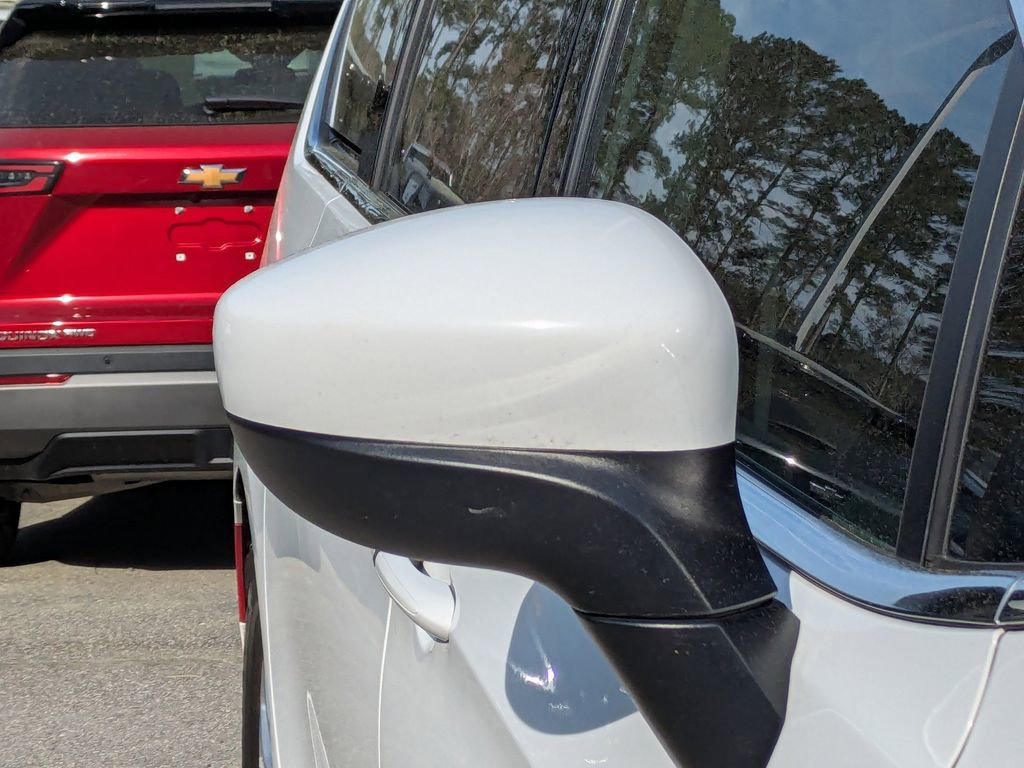 Used 2023 Chrysler Voyager LX image 11