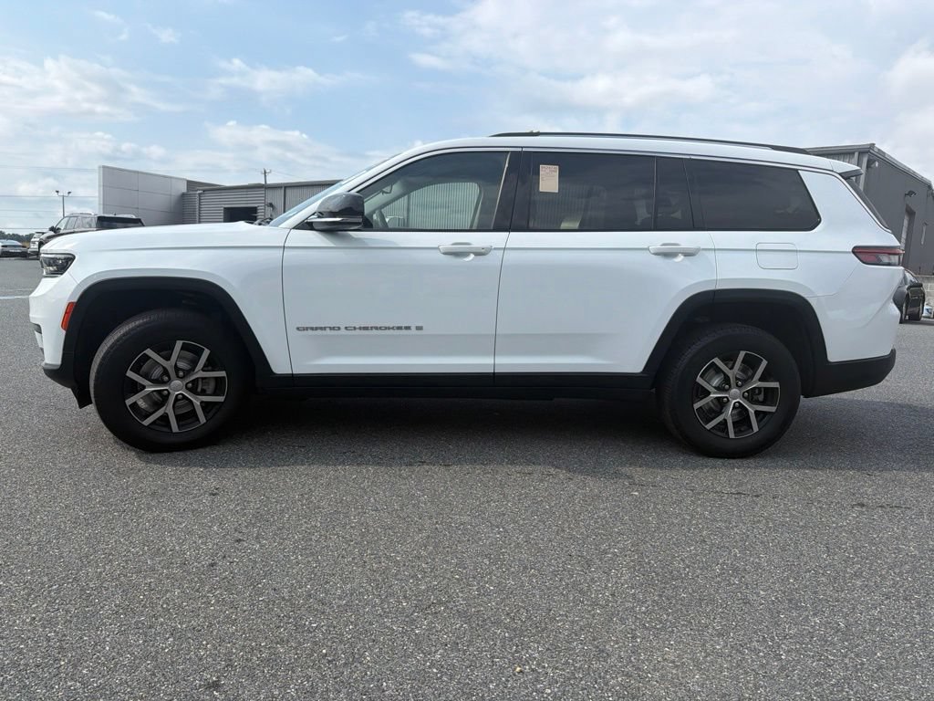 Used 2023 Jeep Grand Cherokee L Limited AWD/4WD image 4