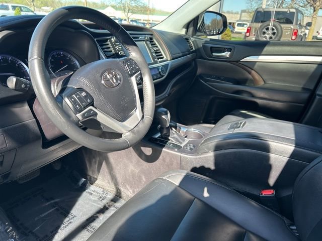 Used 2019 Toyota Highlander XLE image 15