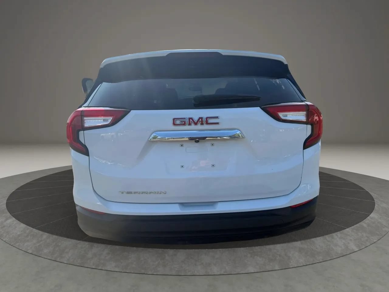 Used 2023 GMC Terrain SLE FWD image 6