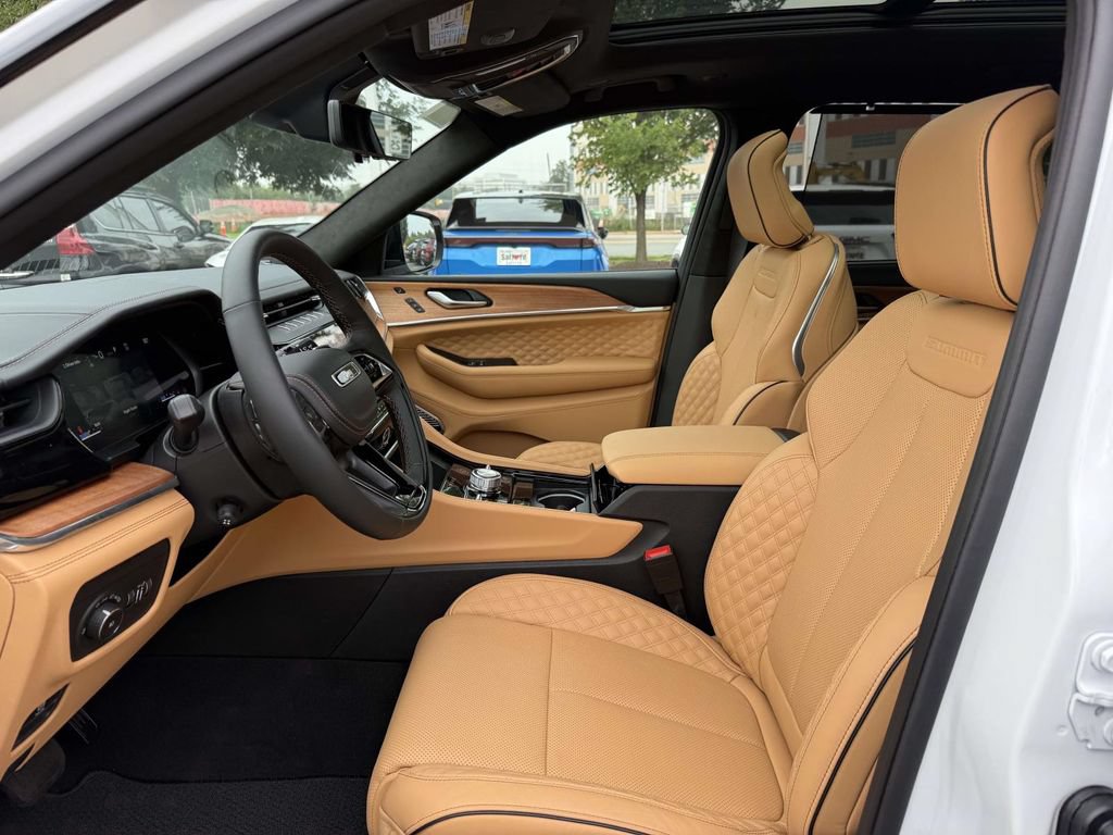 New 2026 Jeep Grand Cherokee L Summit w/ Advanced Protech Group IV AWD/4WD image 14