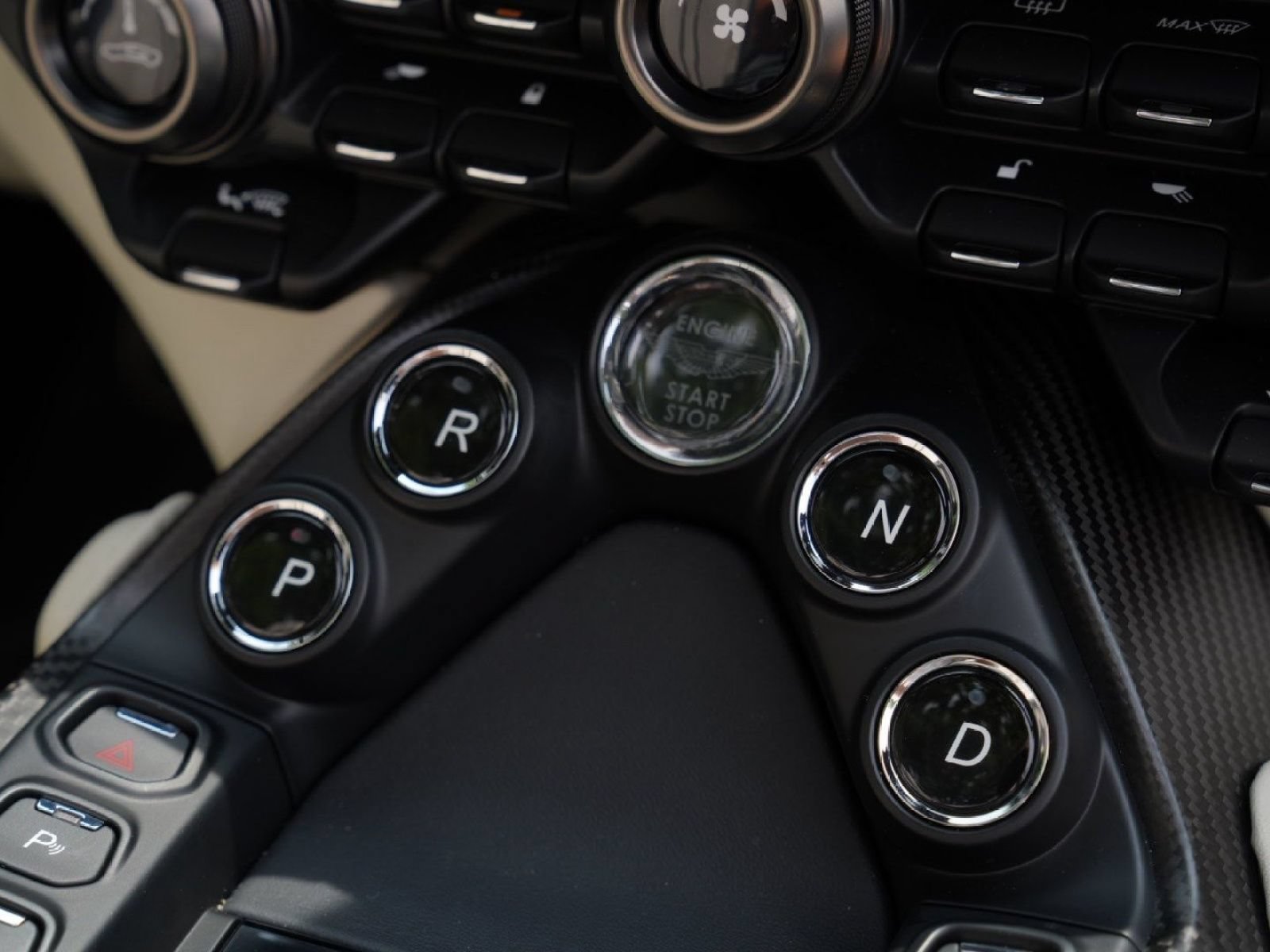 Used 2023 Aston Martin V8 Vantage Roadster RWD image 30