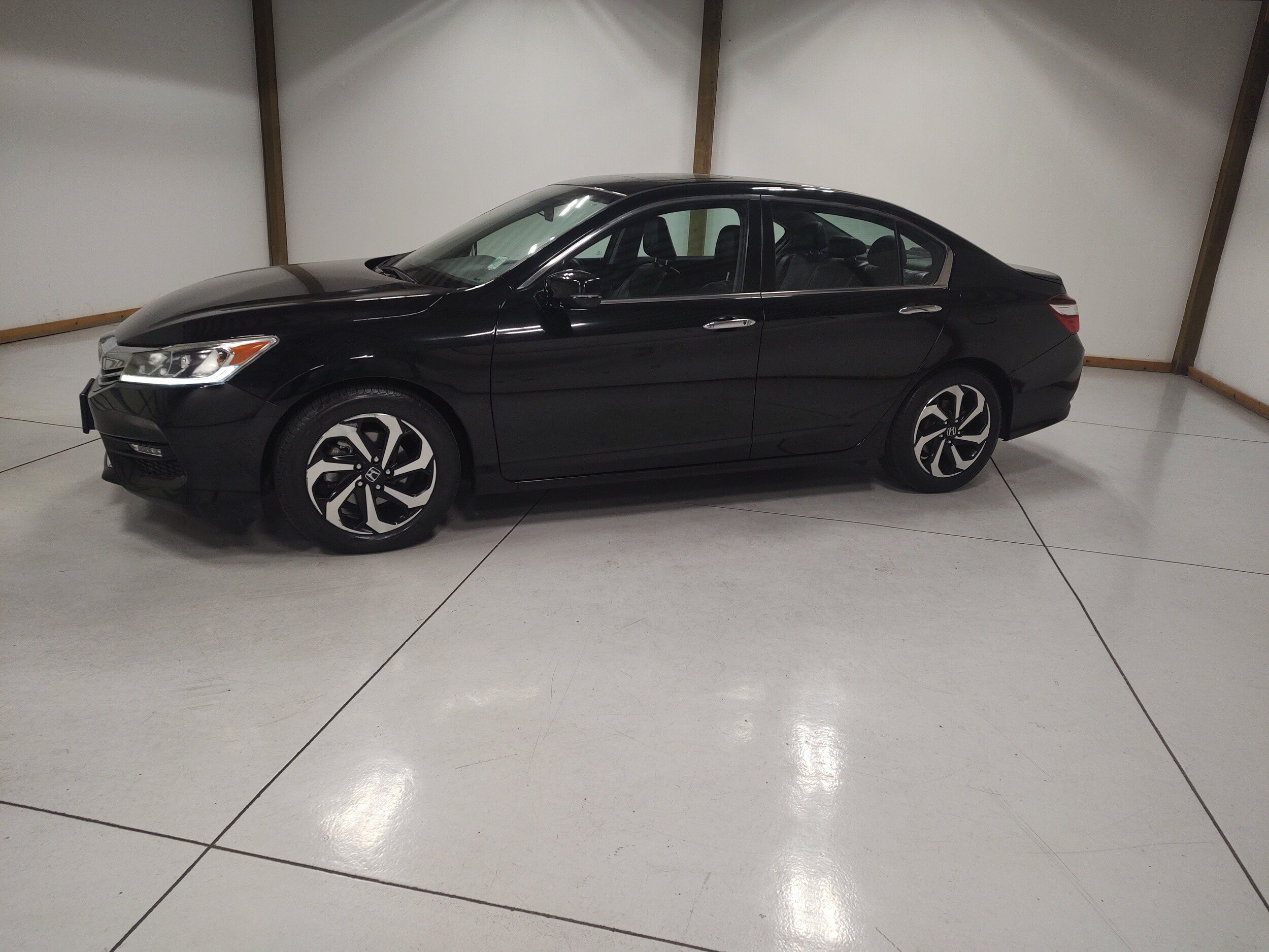 Used 2017 Honda Accord EX-L image 4