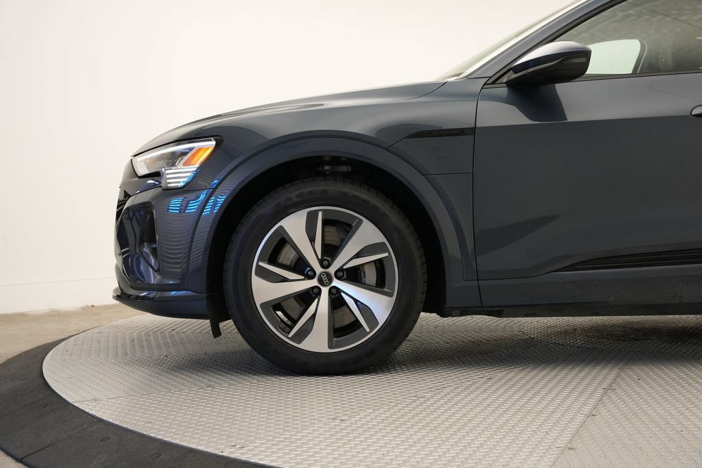 Used 2024 Audi Q8 e-tron Premium AWD/4WD image 2
