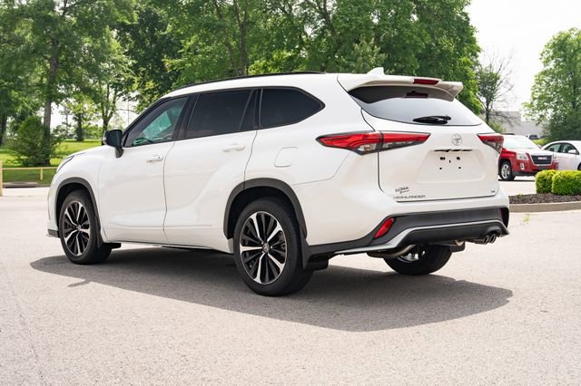 Used 2021 Toyota Highlander XSE FWD image 4