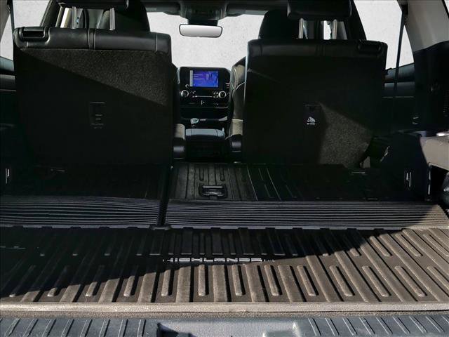 Used 2023 Toyota Highlander XLE image 9