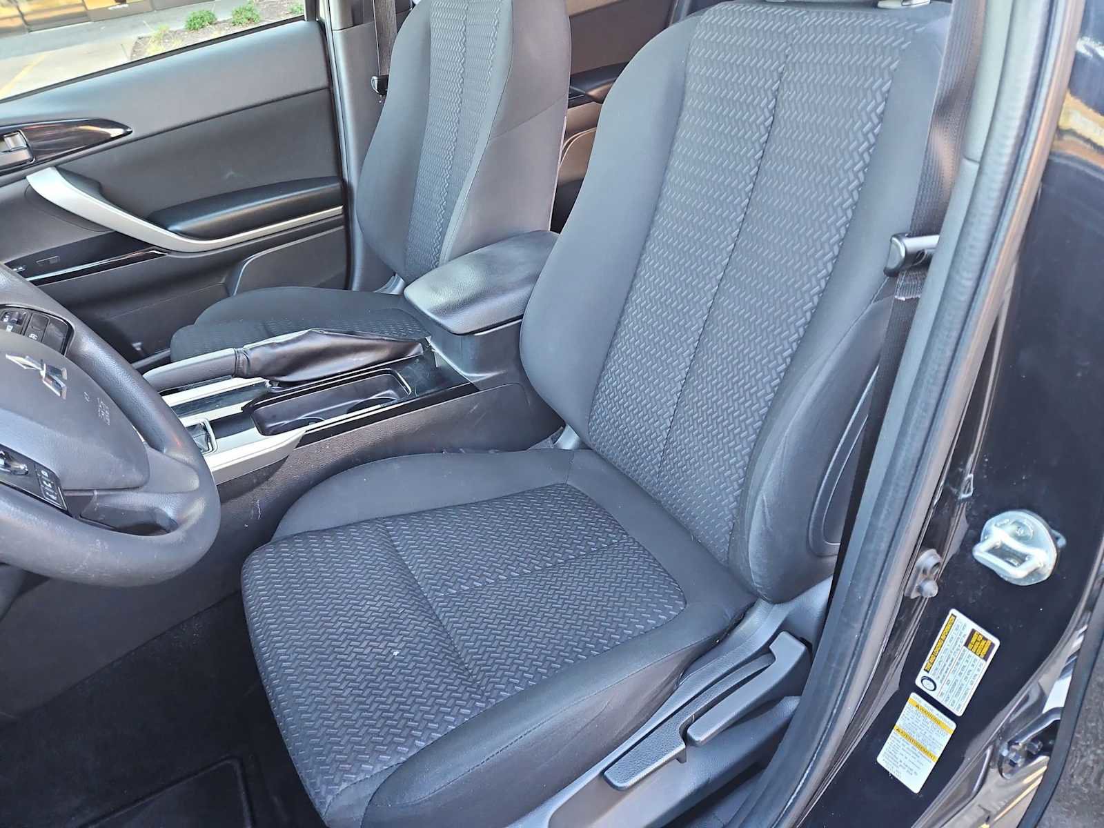 Used 2022 Mitsubishi Eclipse Cross LE image 17