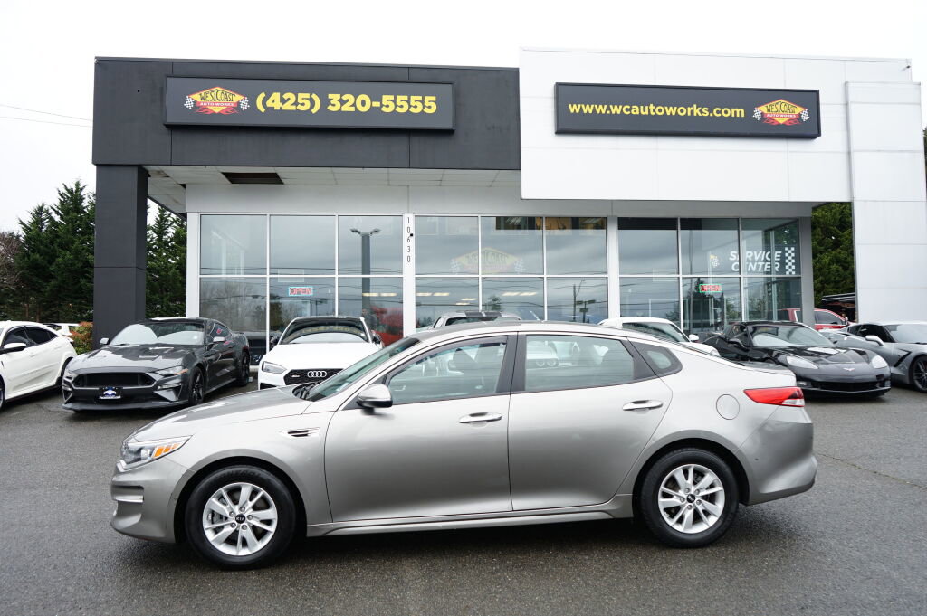 Used 2017 Kia Optima LX image 2