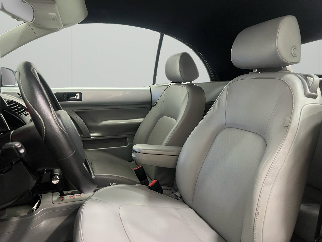 Used 2007 Volkswagen Beetle Convertible w/ Package 1 image 40