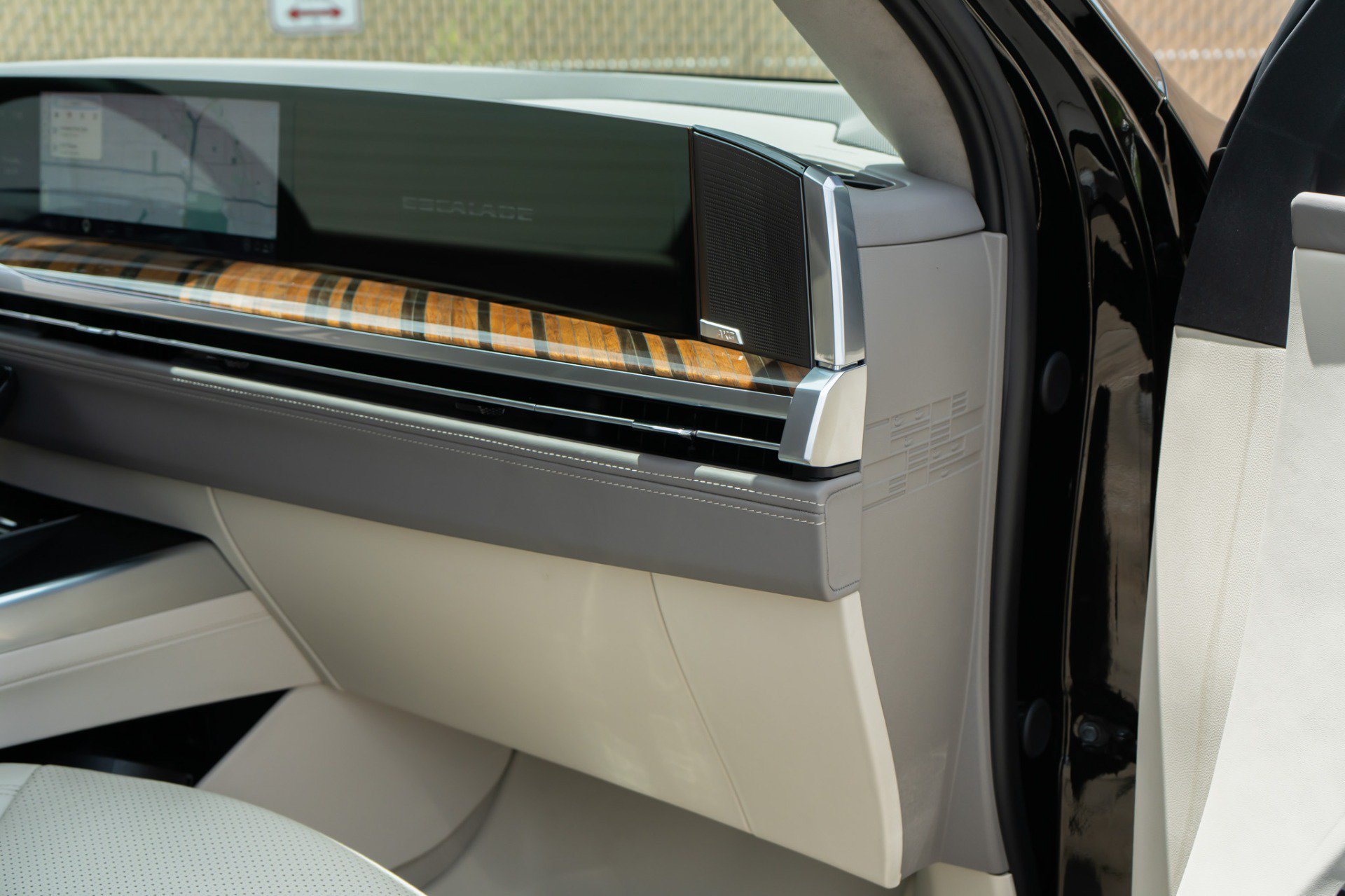 Used 2026 Cadillac Escalade Platinum Sport w/ LPO, Floor Liner Package AWD/4WD image 25