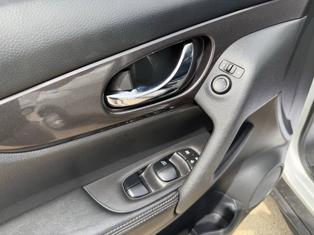 Used 2019 Nissan Rogue S w/ Special Edition Package AWD/4WD image 21