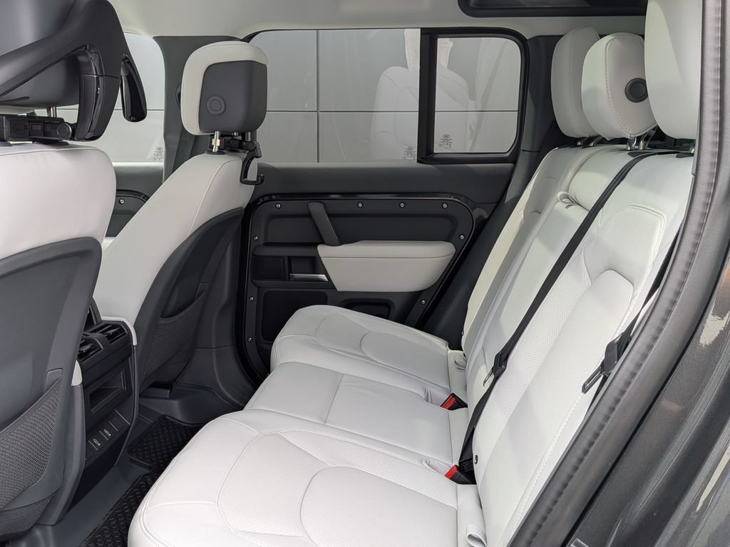 New 2026 Land Rover Defender 110 X-Dynamic SE AWD/4WD image 14