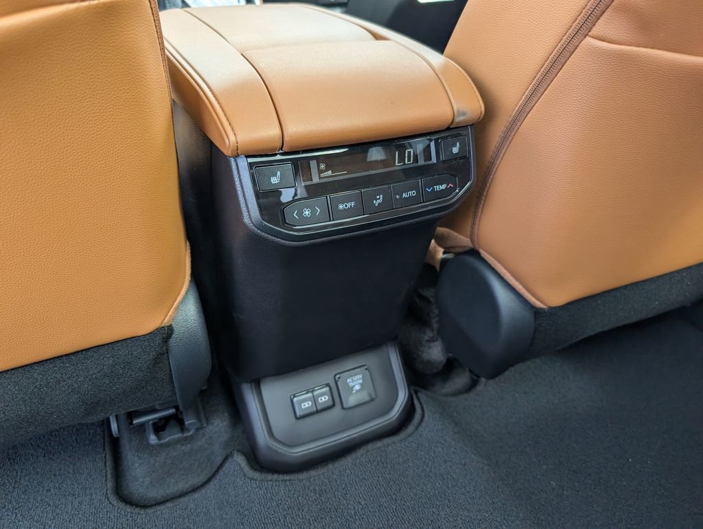 New 2026 Toyota Highlander Platinum image 26