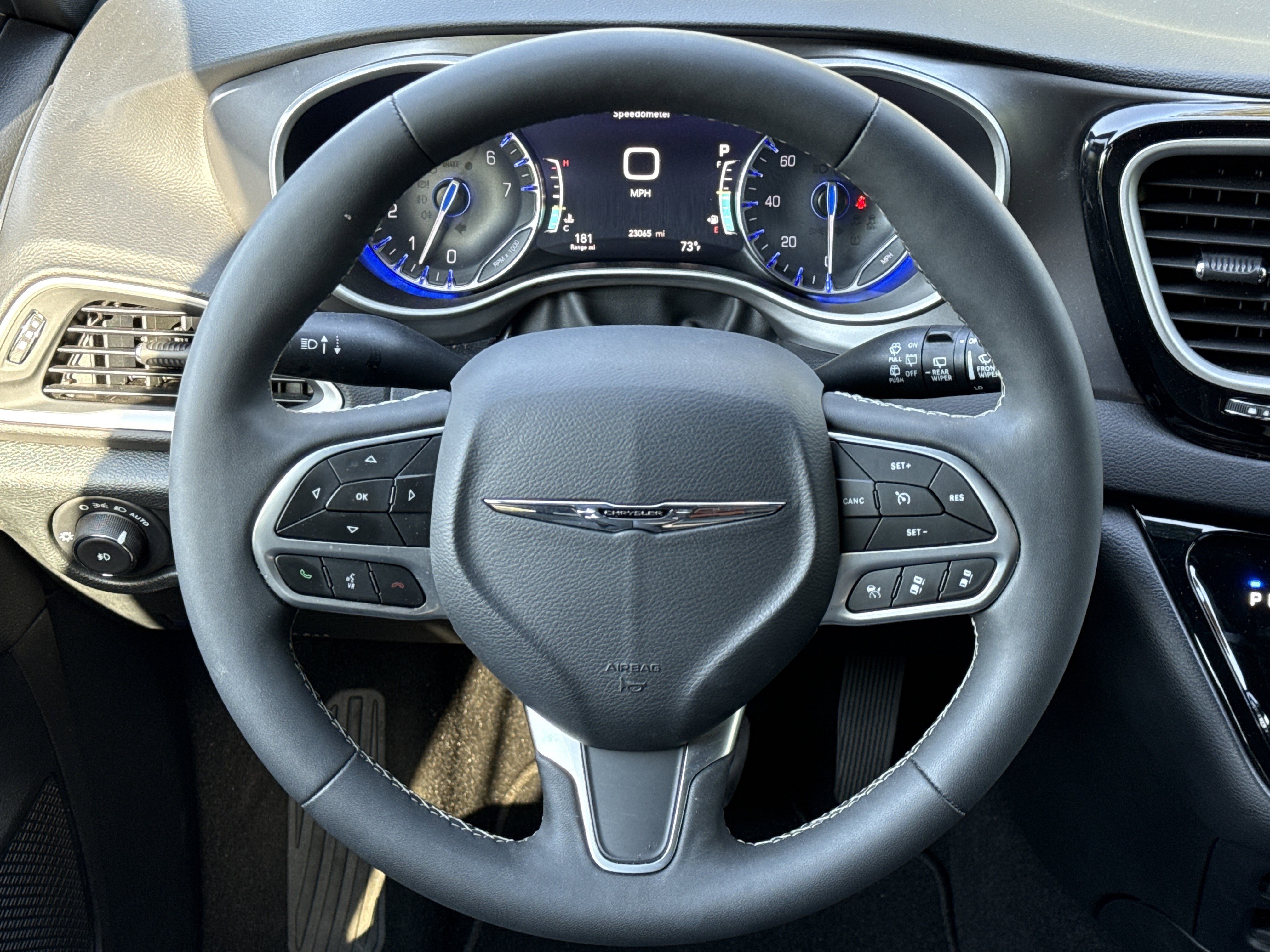 Used 2025 Chrysler Pacifica Select FWD image 17