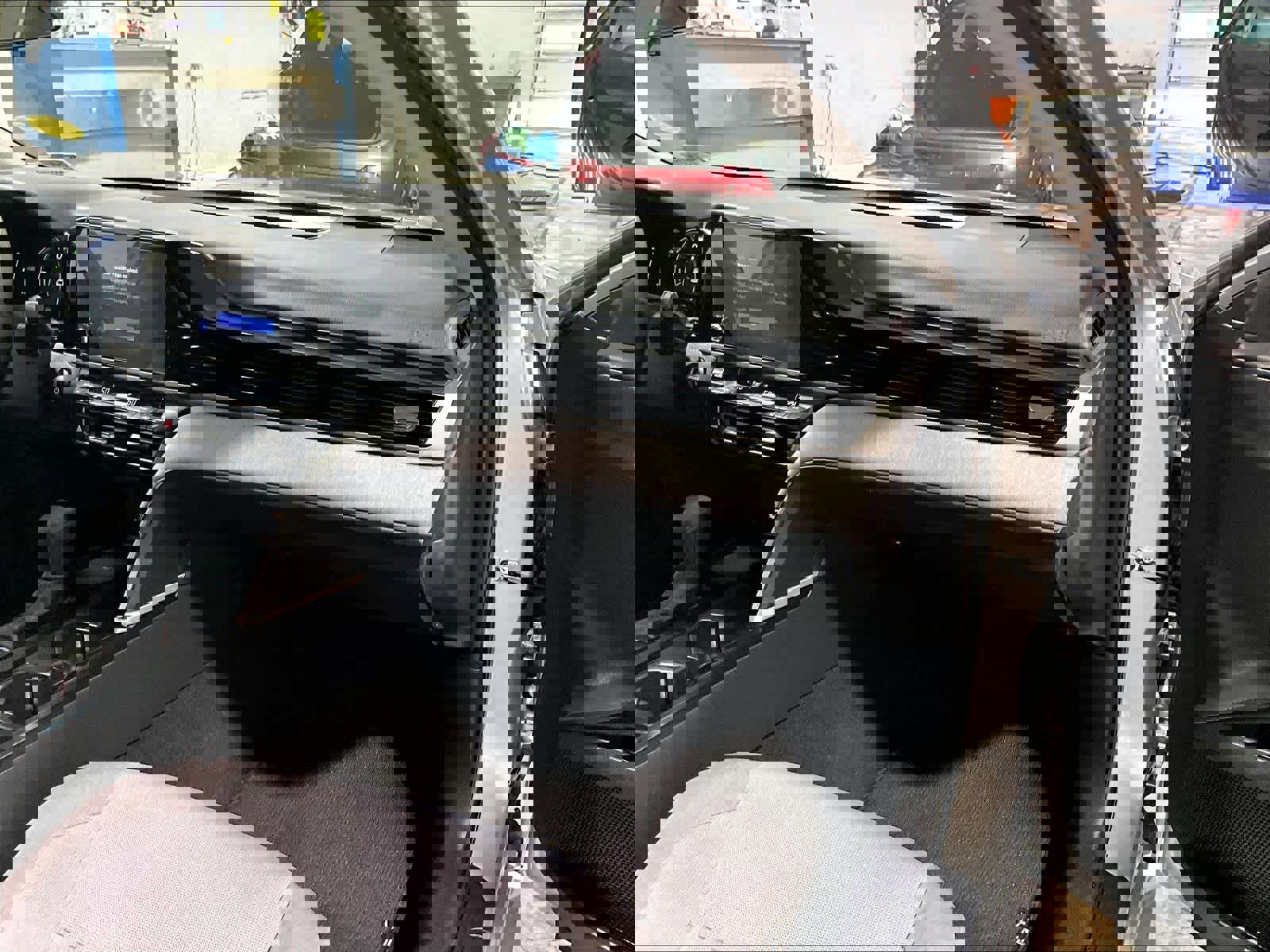 Used 2025 Toyota Camry LE image 13