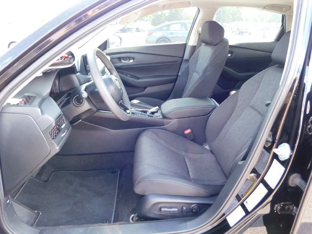 Used 2025 Honda Accord SE image 13
