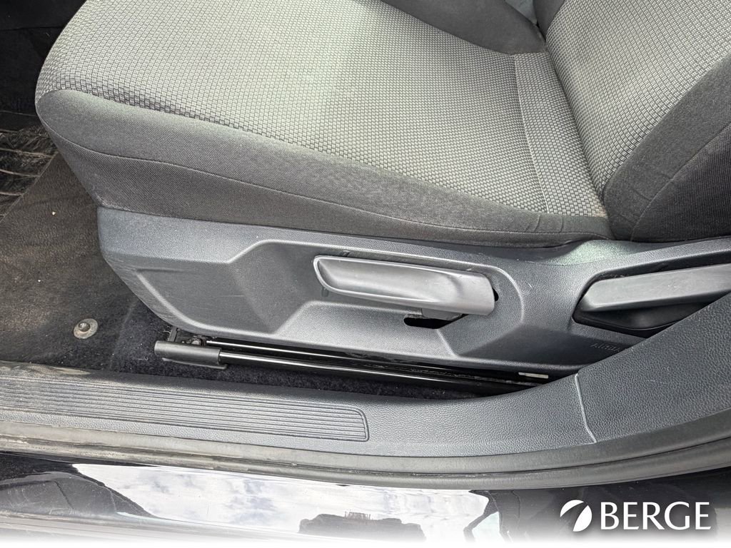 Used 2021 Volkswagen Jetta SE image 18