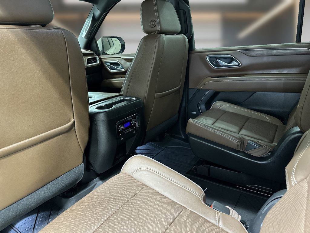Used 2023 Chevrolet Suburban High Country AWD/4WD image 14