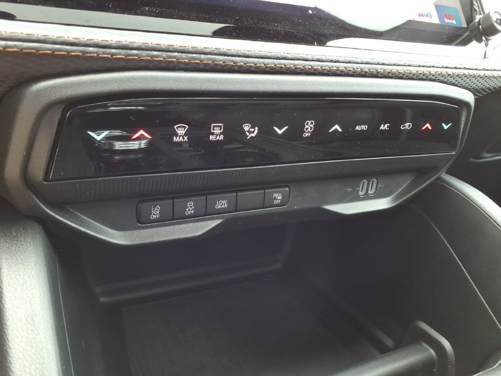 New 2026 Jeep Cherokee Limited AWD/4WD image 16