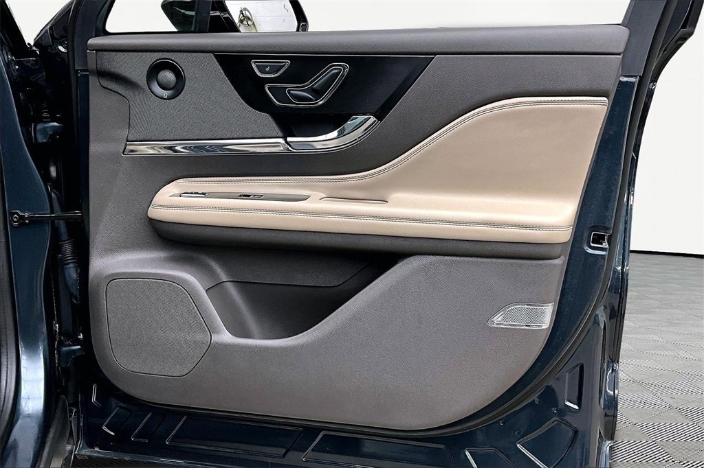 Used 2022 Lincoln Corsair Reserve w/ Equipment Group 201A image 24