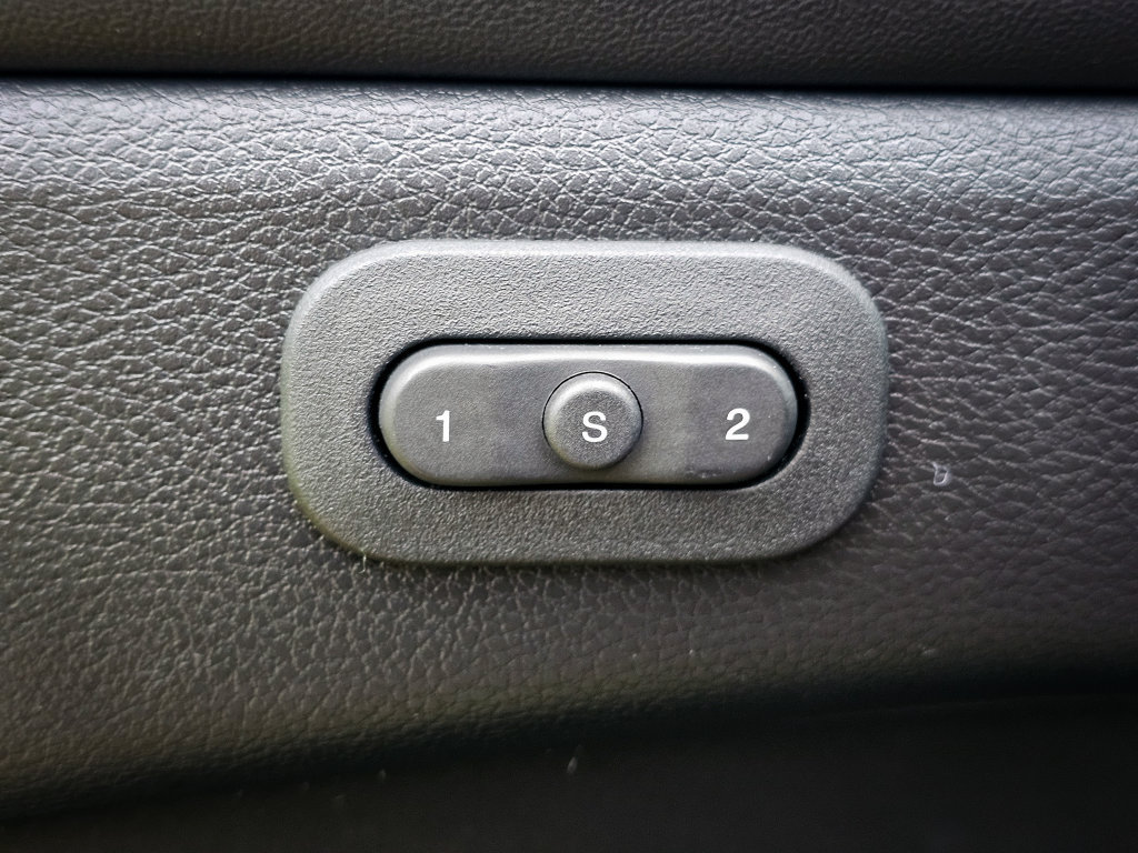 Used 2022 Jeep Grand Cherokee Limited w/ Tech Group AWD/4WD image 12