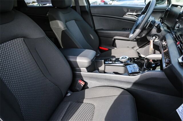 Certified 2025 Kia Sportage LX image 14