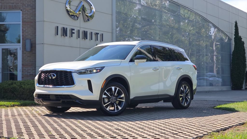 Used 2023 INFINITI QX60 Luxe w/ Cargo Package AWD/4WD image 2