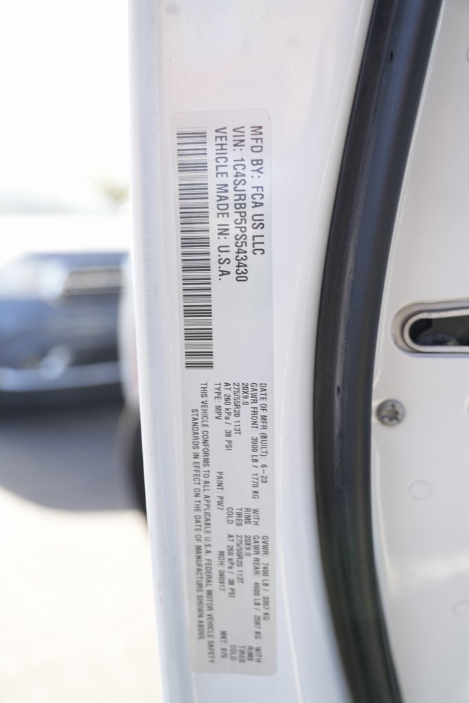 Used 2023 Jeep Wagoneer L Series II image 61