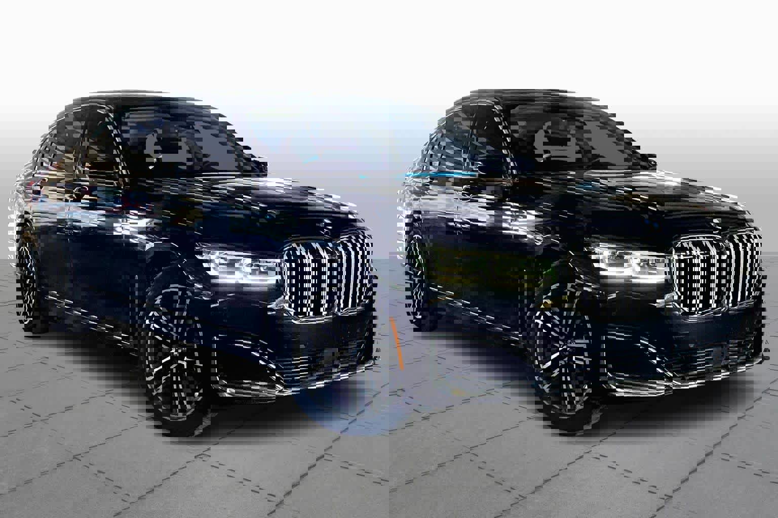 Used 2021 BMW 750i xDrive w/ Luxury Rear Seating Package image 2