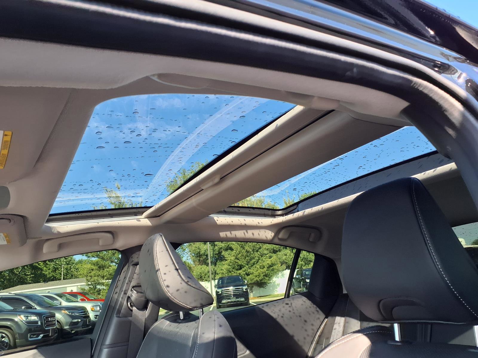 Used 2025 Toyota Prius FWD image 21